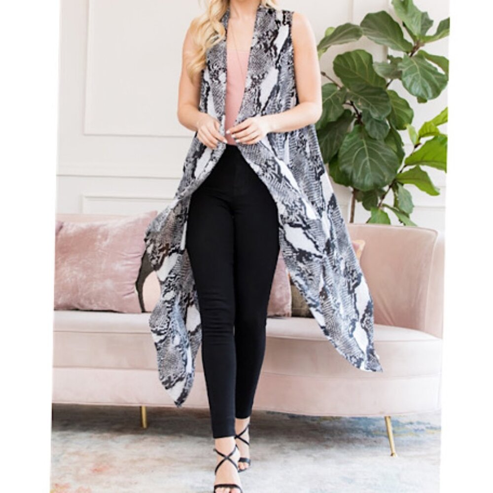 NEW White Black Animal Print Sleeveless Open Front Kimono. Summer Vacation Vibe
